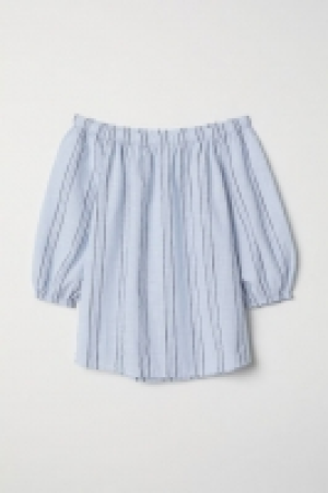  Off-the-shoulder blouse 8.99 €