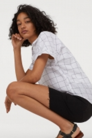 Short-sleeved cotton shirt 7.99 €