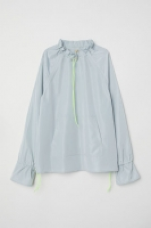  Blouse with a stand-up collar 10.00 €