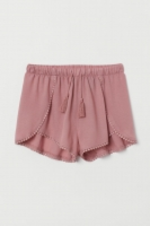  Lace-trimmed shorts 8.00 €