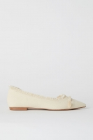  Fringed ballet pumps 14.99 €