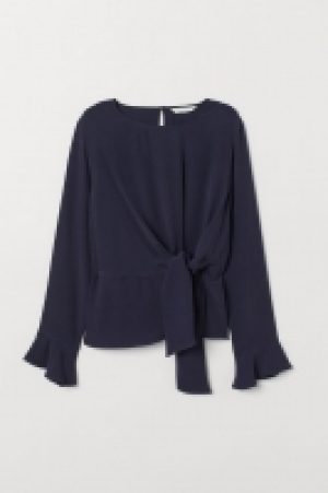  Tie-detail blouse 17.99 €