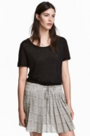  Pleated skirt 8.99 €