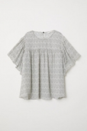  Flounce-sleeved blouse 9.99 €
