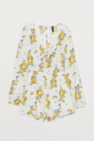  Playsuit with knot detail 10.00 €