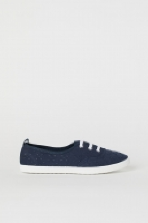  Cotton trainers 6.00 €