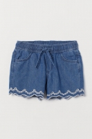 HM   Shorts with broderie anglaise