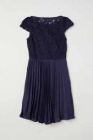  Pleated dress 24.99 €