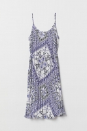  Pleated dress 14.99 €
