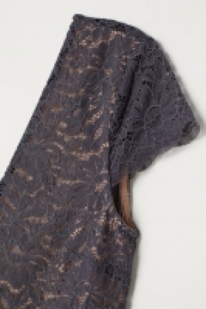  Lace V-neck dress 19.99 €