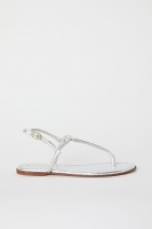  Leather sandals 17.99 €