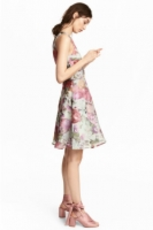  Patterned satin dress 17.99 €