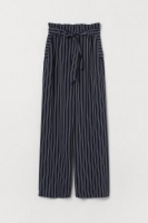  Wide trousers with a tie belt 13.99 €