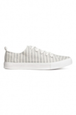  Canvas trainers 5.99 €