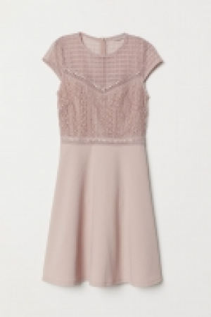  Cap-sleeved dress 17.99 €