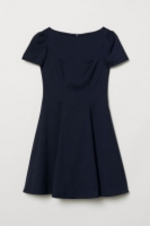  Puff-sleeved dress 14.99 €