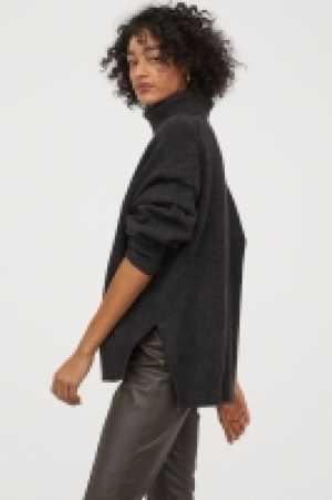  Knitted polo-neck jumper 19.99 €