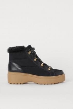  Warm-lined boots 19.99 €