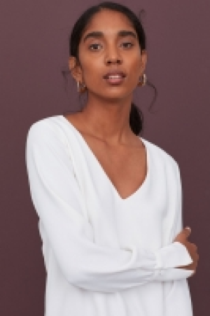  V-neck blouse 17.99 €