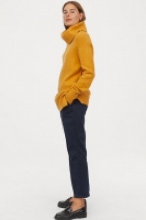  Knitted polo-neck jumper 14.99 €