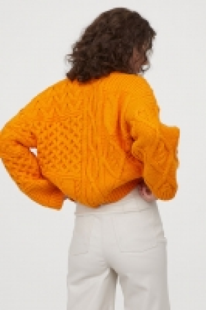  Cable-knit jumper 17.99 €