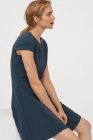  V-neck dress 19.99 €
