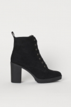  Warm-lined boots 29.99 €