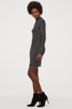  Fitted dress 12.99 €