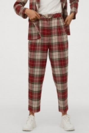  Ankle-length trousers 17.99 €