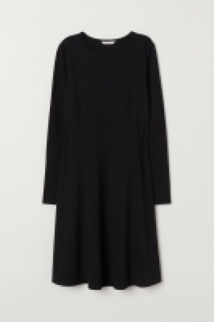  Long-sleeved jersey dress 14.99 €