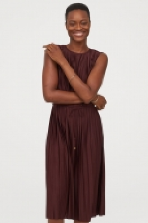  Pleated dress 19.99 €