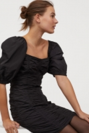  Puff-sleeved dress 29.99 €