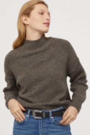  Knitted turtleneck jumper 14.99 €
