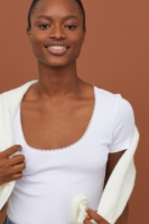  Jersey top with lace 3.99 €