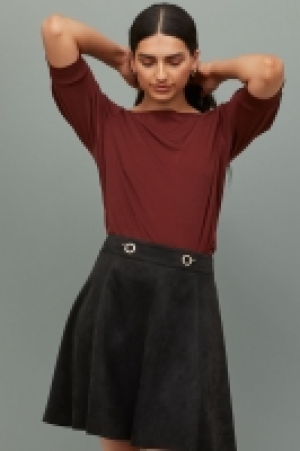  Short imitation suede skirt 17.99 €