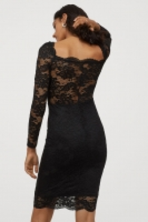  Fitted lace dress 24.99 €