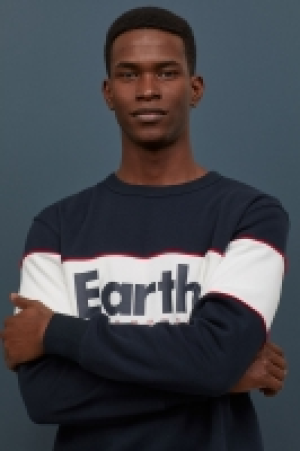  Block-coloured sweatshirt 14.99 €