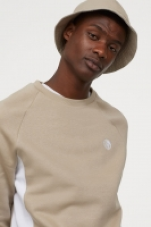  Sweatshirt with embroidery 12.99 €