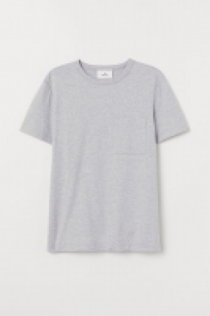  T-shirt with a chest pocket 8.99 €