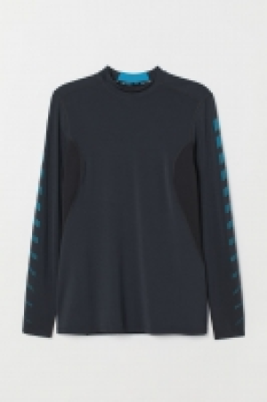  Long-sleeved sports top 12.99 €