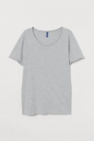  Low-necked T-shirt 4.99 €