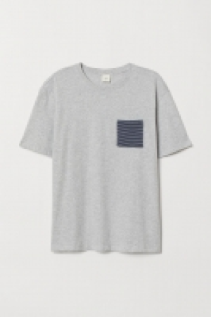  T-shirt with a chest pocket 7.99 €