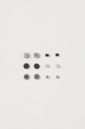  6 pairs stud earrings 3.99 €