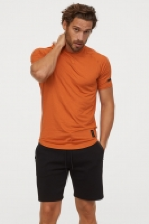  Short-sleeved sports top 12.99 €