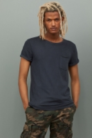  T-shirt with a chest pocket 9.99 €