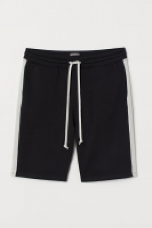 Side-stripe sweatshirt shorts 12.99 €
