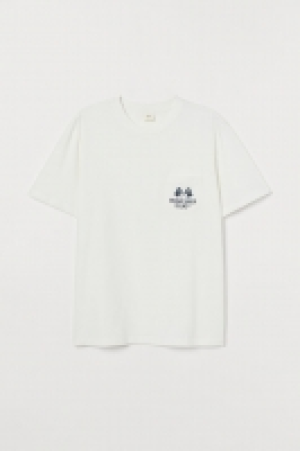  T-shirt with a chest pocket 5.99 €