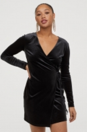  Wrap dress 15.00 €
