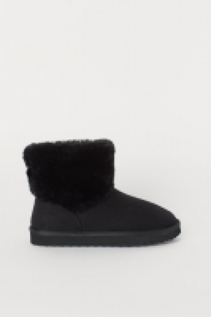  Warm-lined boots 10.00 €