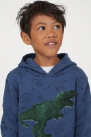  Hooded top with sequins 9.00 €